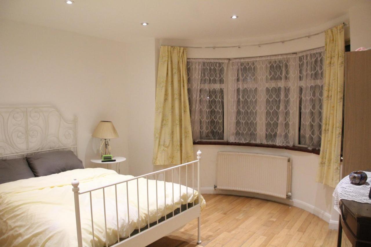 Beautiful Double Bedroomエッジウェア エクステリア 写真