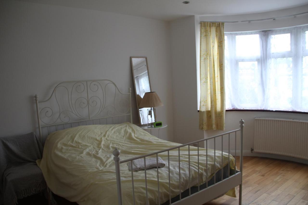 Beautiful Double Bedroomエッジウェア エクステリア 写真