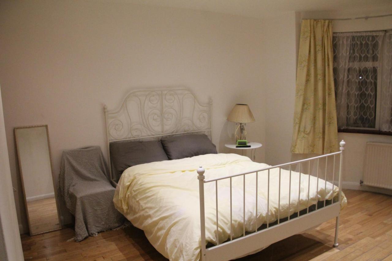 Beautiful Double Bedroomエッジウェア エクステリア 写真
